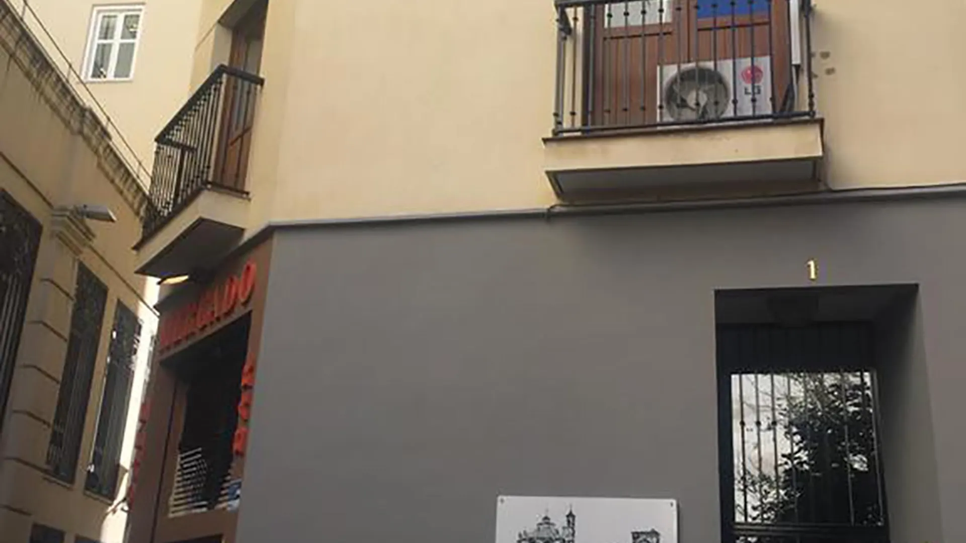 Apartamentos Catedral Plaza 3000 Granada Apartment